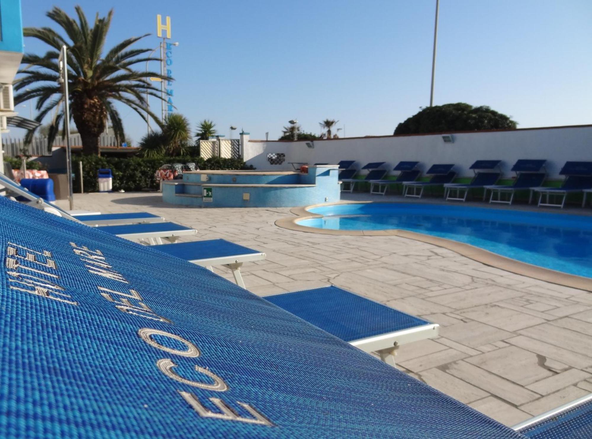 Hotel Eco Del Mare Марина ди Маса Екстериор снимка