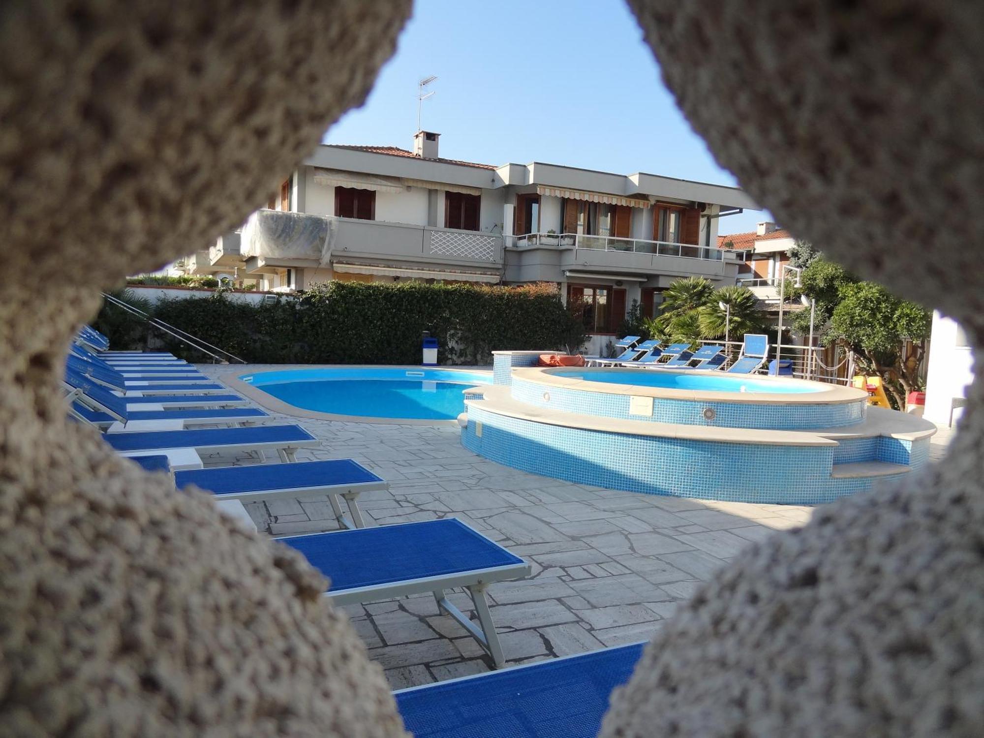 Hotel Eco Del Mare Марина ди Маса Екстериор снимка