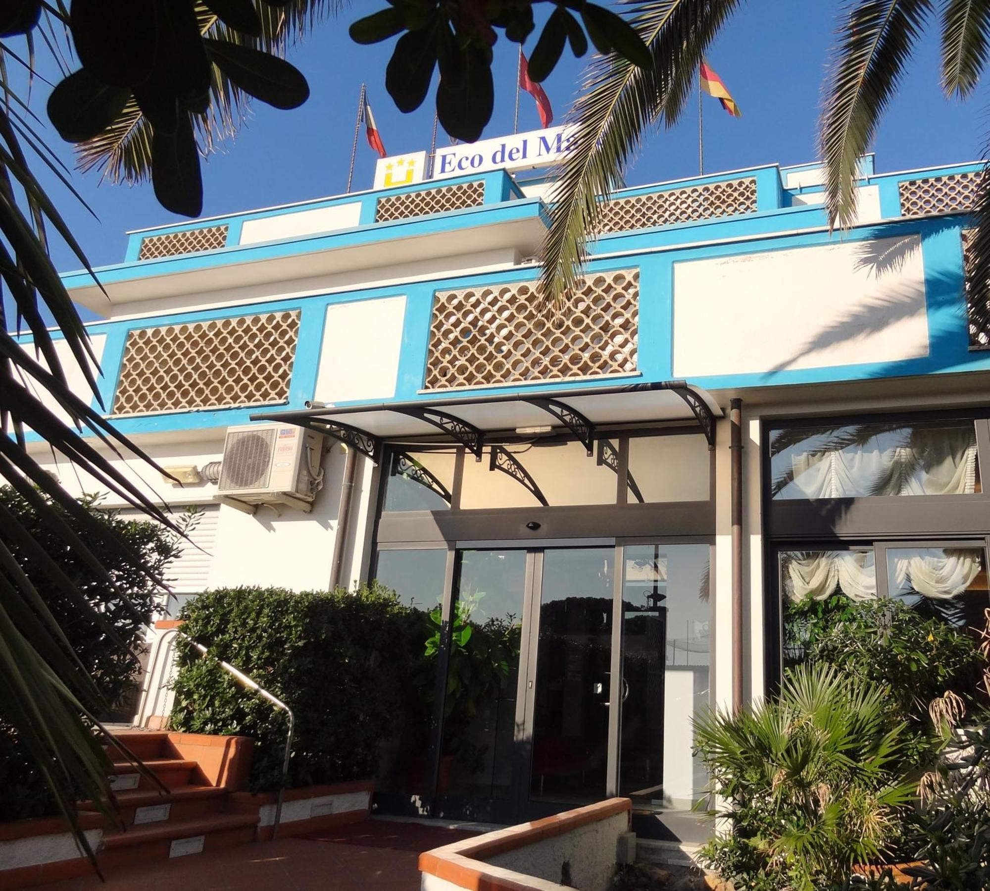 Hotel Eco Del Mare Марина ди Маса Екстериор снимка