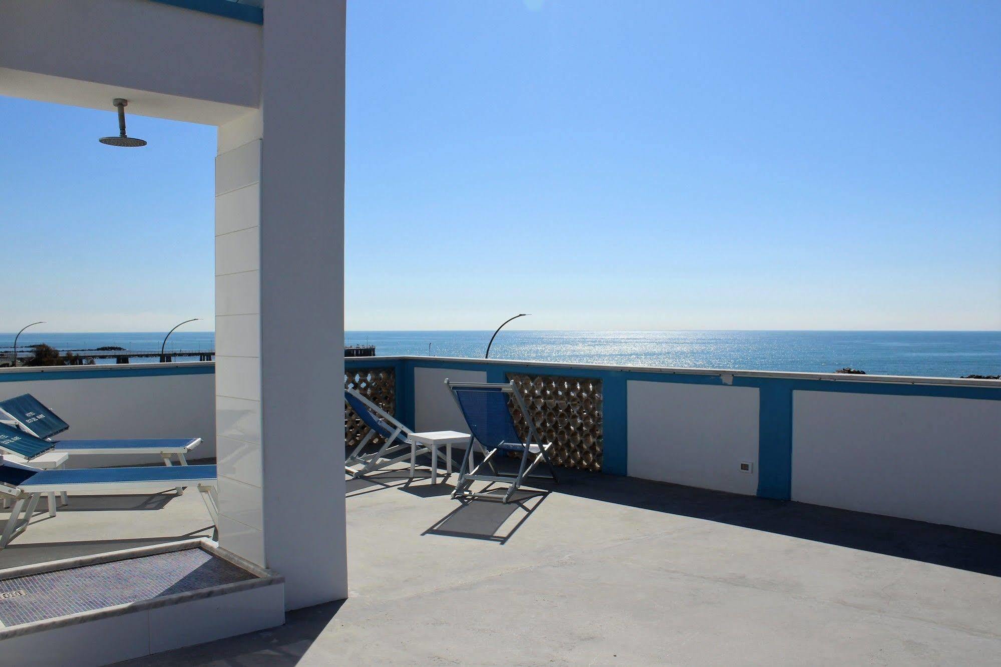 Hotel Eco Del Mare Марина ди Маса Екстериор снимка