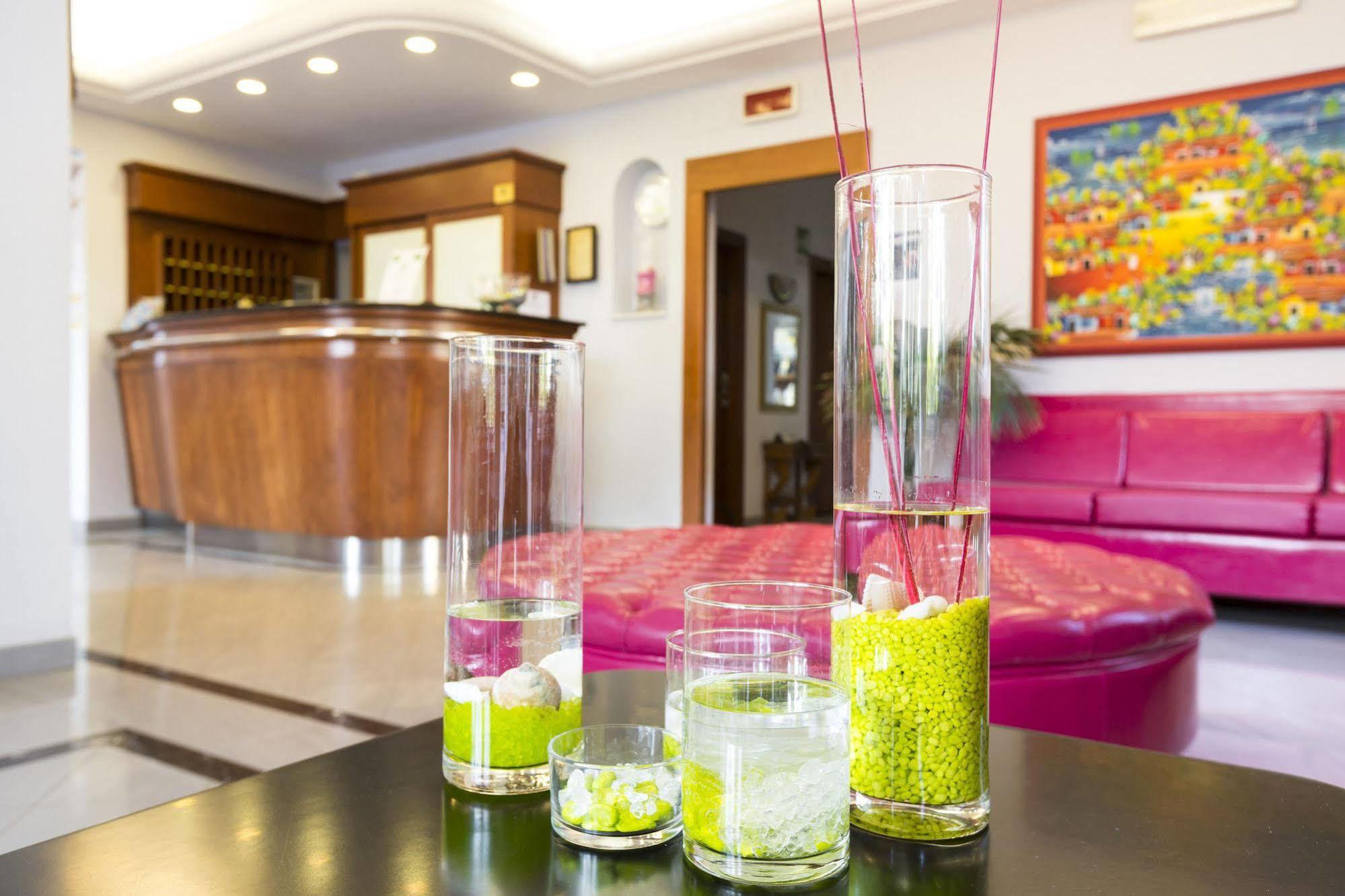 Hotel Eco Del Mare Марина ди Маса Екстериор снимка