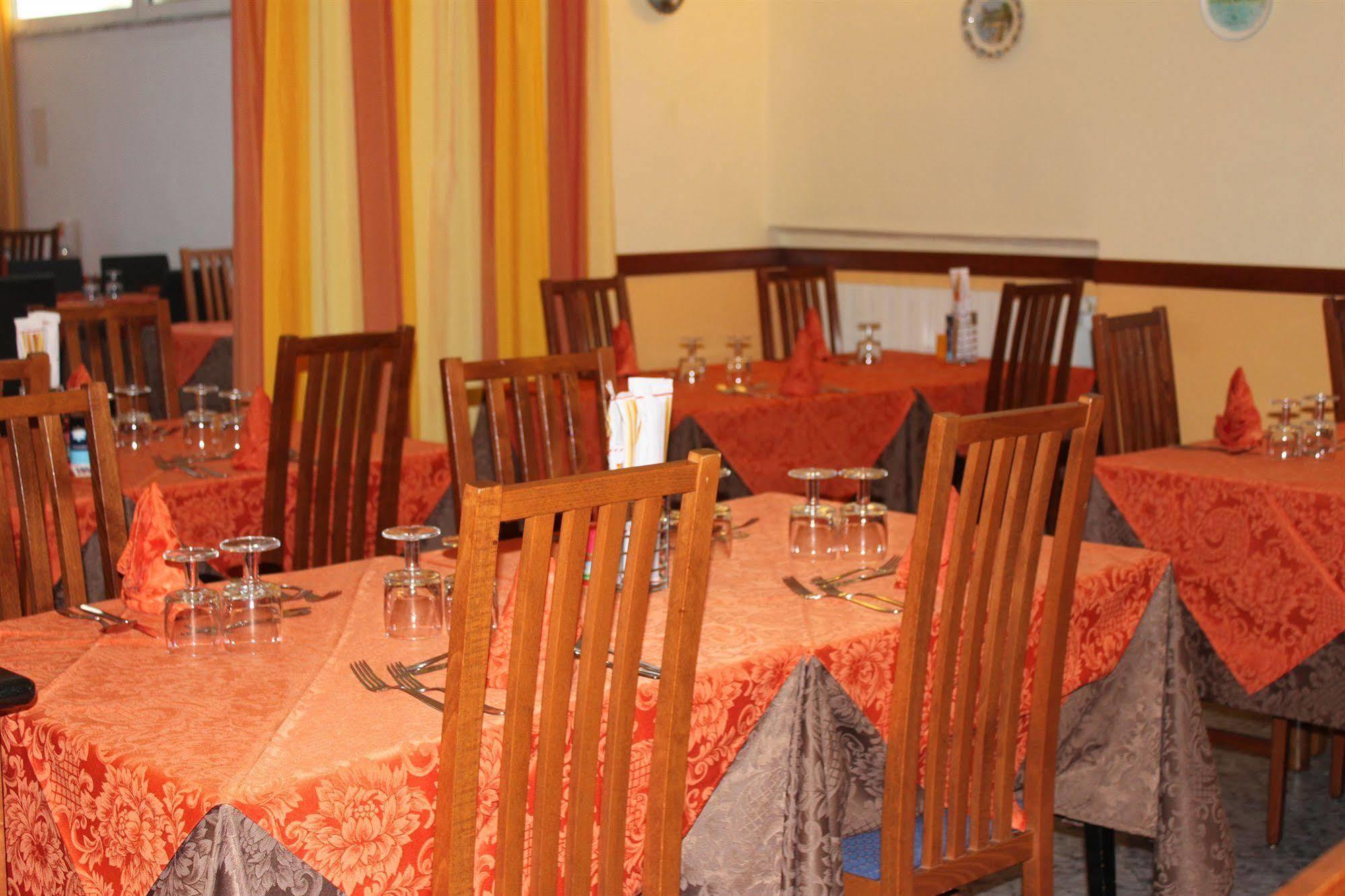 Hotel Eco Del Mare Марина ди Маса Екстериор снимка