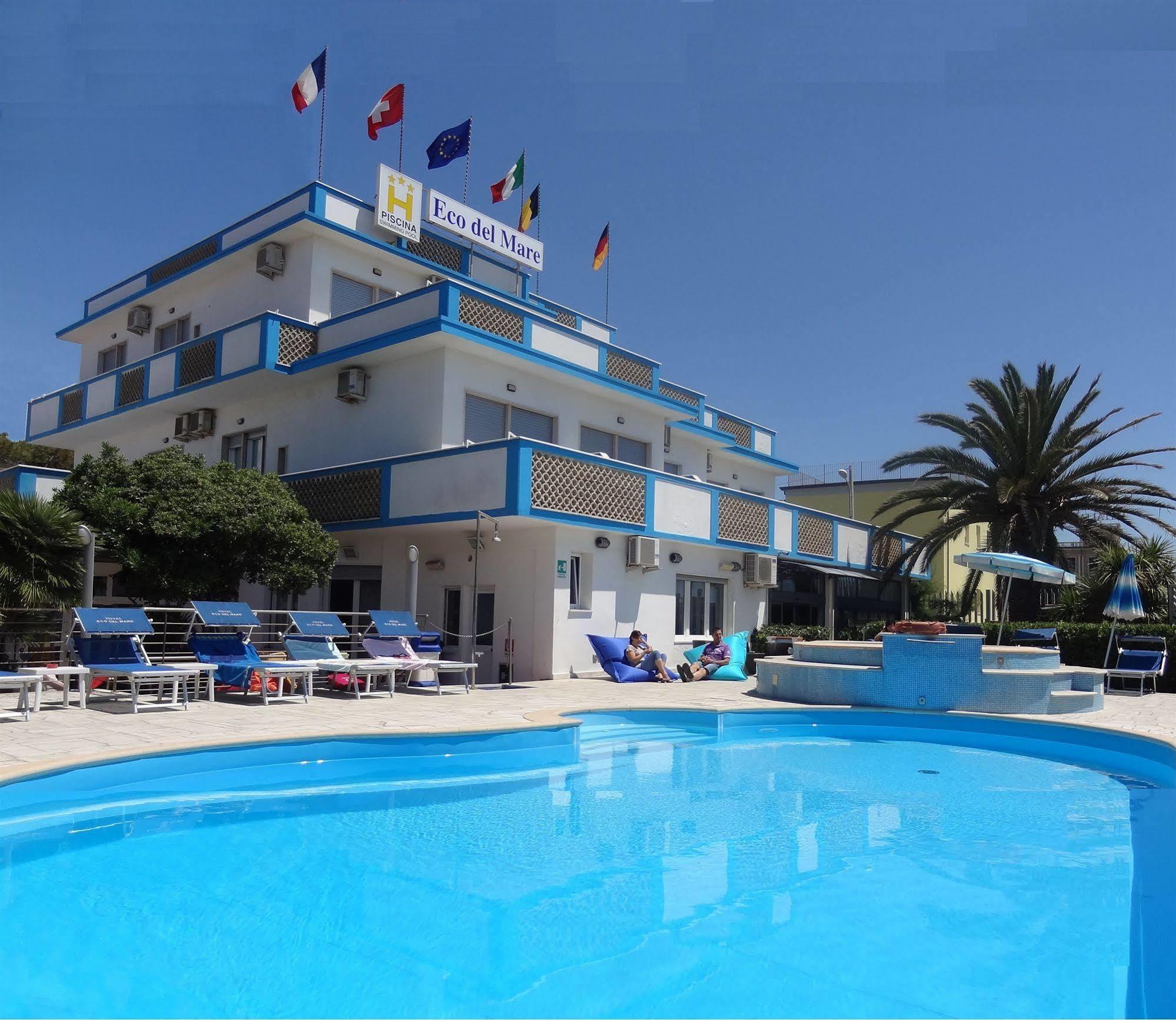 Hotel Eco Del Mare Марина ди Маса Екстериор снимка