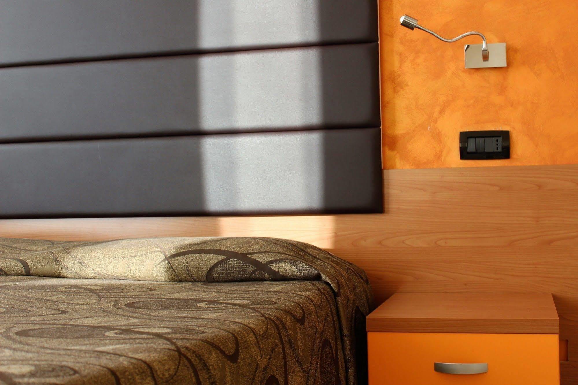 Hotel Eco Del Mare Марина ди Маса Екстериор снимка