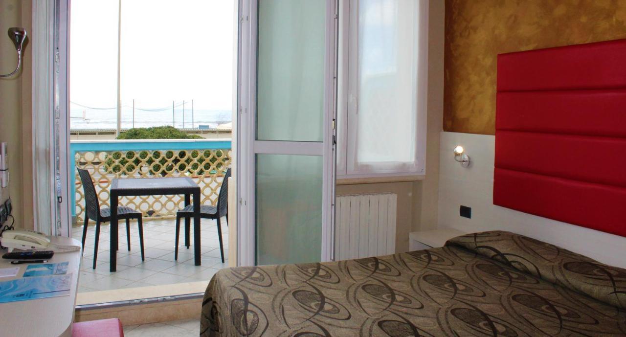 Hotel Eco Del Mare Марина ди Маса Екстериор снимка