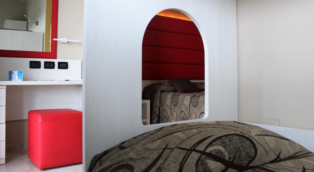Hotel Eco Del Mare Марина ди Маса Екстериор снимка
