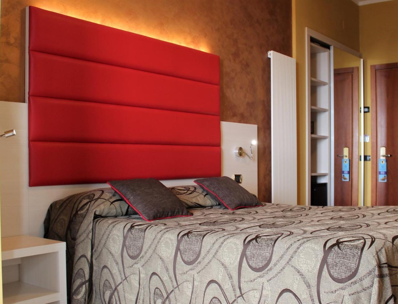 Hotel Eco Del Mare Марина ди Маса Екстериор снимка